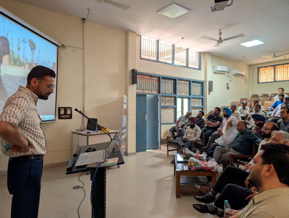 PSCST_GoP's tweet photo. @PSCST_GoP & @PPCBofficial launched an #UpskillingTraining program for #brick kiln workers in Amritsar & Gurdaspur to cut black smoke emissions & promote #PaddyStraw pellets for cleaner air & #sustainability
@IndiaDST @moefcc @PbGovtIndia @Cspunjab
#AirPollution #ClimateChange https://t.co/1yZuZGYQTn