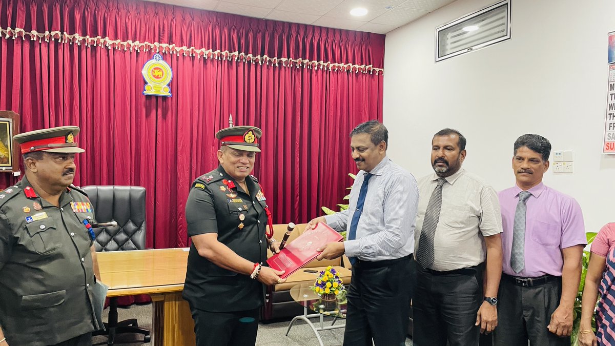 ThinakaranLK's tweet image. யாழில் இராணுவ உயர் பாதுகாப்பு வலயத்தினுள் இருந்து காணிகள் விடுவிப்பு

மேலதிக விபரம் &amp;gt;&amp;gt;&amp;gt; thinakaran.lk/?p=127231

#Lands #Released #SriLankaArmy #Jaffna #Thinakaran #SriLanka #LKA #SL