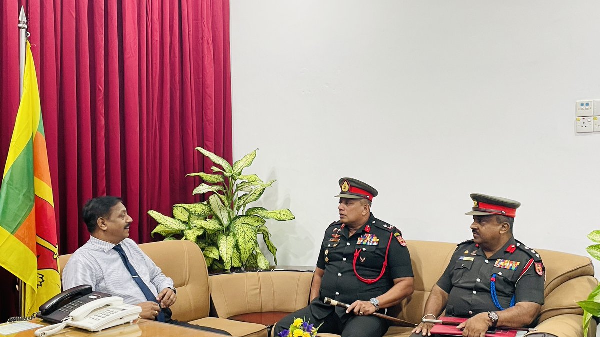 ThinakaranLK's tweet image. யாழில் இராணுவ உயர் பாதுகாப்பு வலயத்தினுள் இருந்து காணிகள் விடுவிப்பு

மேலதிக விபரம் &amp;gt;&amp;gt;&amp;gt; thinakaran.lk/?p=127231

#Lands #Released #SriLankaArmy #Jaffna #Thinakaran #SriLanka #LKA #SL