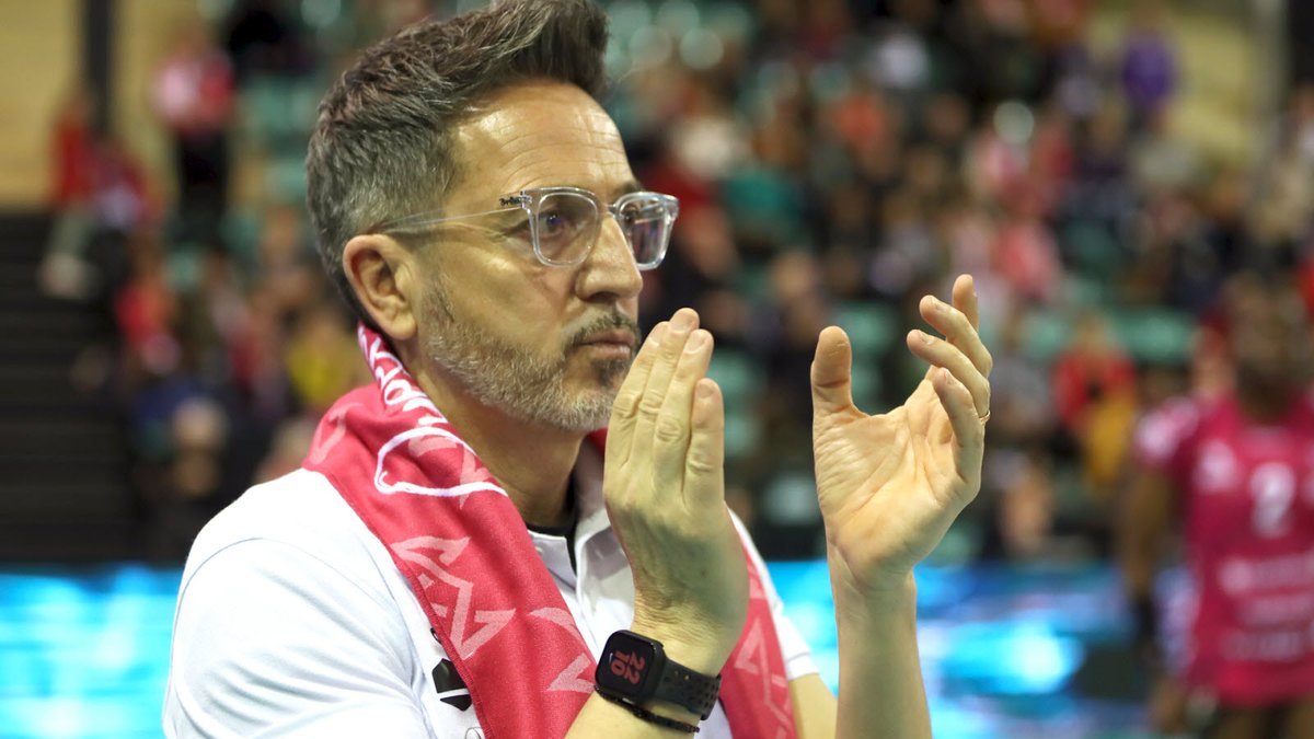 🏐🎞️ [Vidéo] Les adieux de François Salvagni, l'ex-entraîneur du <a href="/VolleyMulhouse/">Volley Mulhouse Alsace</a>, au public mulhousien ➡️ c.dna.fr/videos/les-adi…
