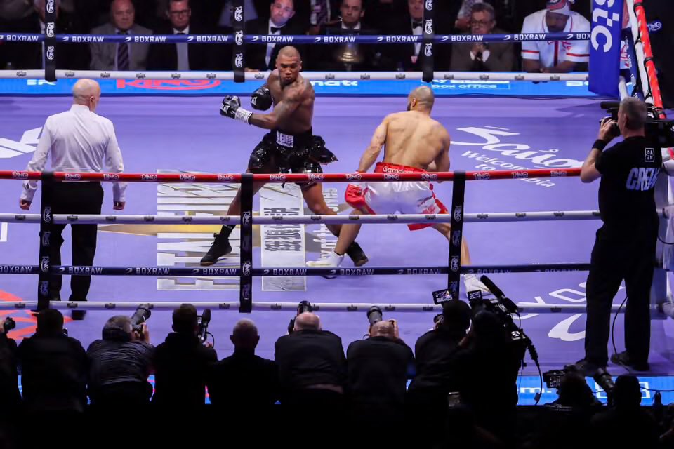 ⒶⓁⒺⓍ🅛🅔ⒷⓄⓍⒺ (@alexleboxe) on Twitter photo …as much as 𝘽𝙀𝙉𝙉 put in a good performance I’d like to see him fight domestically in a decent 𝙏𝙊𝙀-𝙏𝙊-𝙏𝙊𝙀 at welter.
There’s some beautiful boxers waiting for him…
<a href="/HarryScarff/">HorribleHarryScarff</a>
<a href="/SamGilleyBoxing/">Sam Gilley</a>
<a href="/mikeytheproblem/">michael mckinson</a> …as much as 𝘽𝙀𝙉𝙉 put in a good performance I’d like to see him fight domestically in a decent 𝙏𝙊𝙀-𝙏𝙊-𝙏𝙊𝙀 at welter.
There’s some beautiful boxers waiting for him…
<a href="/HarryScarff/">HorribleHarryScarff</a>
<a href="/SamGilleyBoxing/">Sam Gilley</a>
<a href="/mikeytheproblem/">michael mckinson</a>