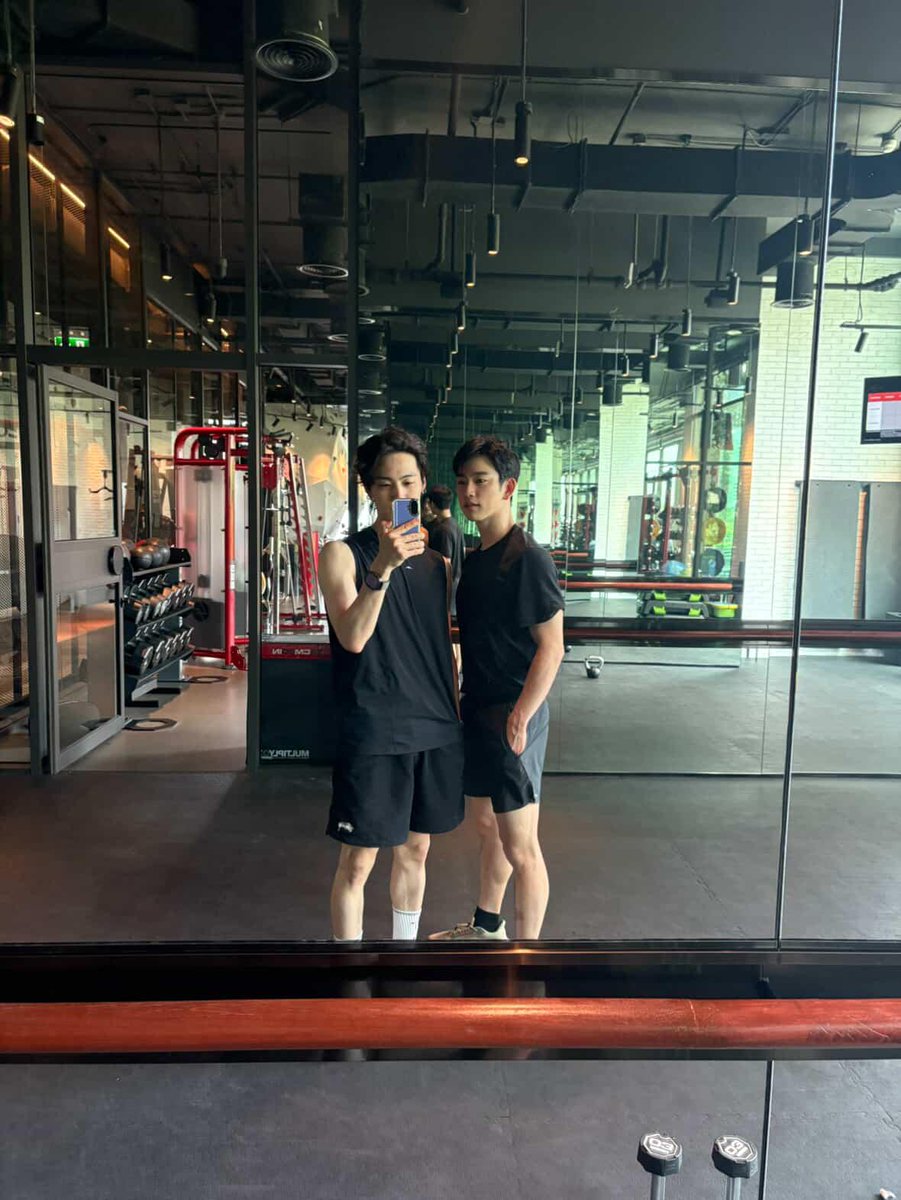 Ganamos las bonitas... 💚
#GOT7 #JAYB #YOUNGJAE #JINYONG