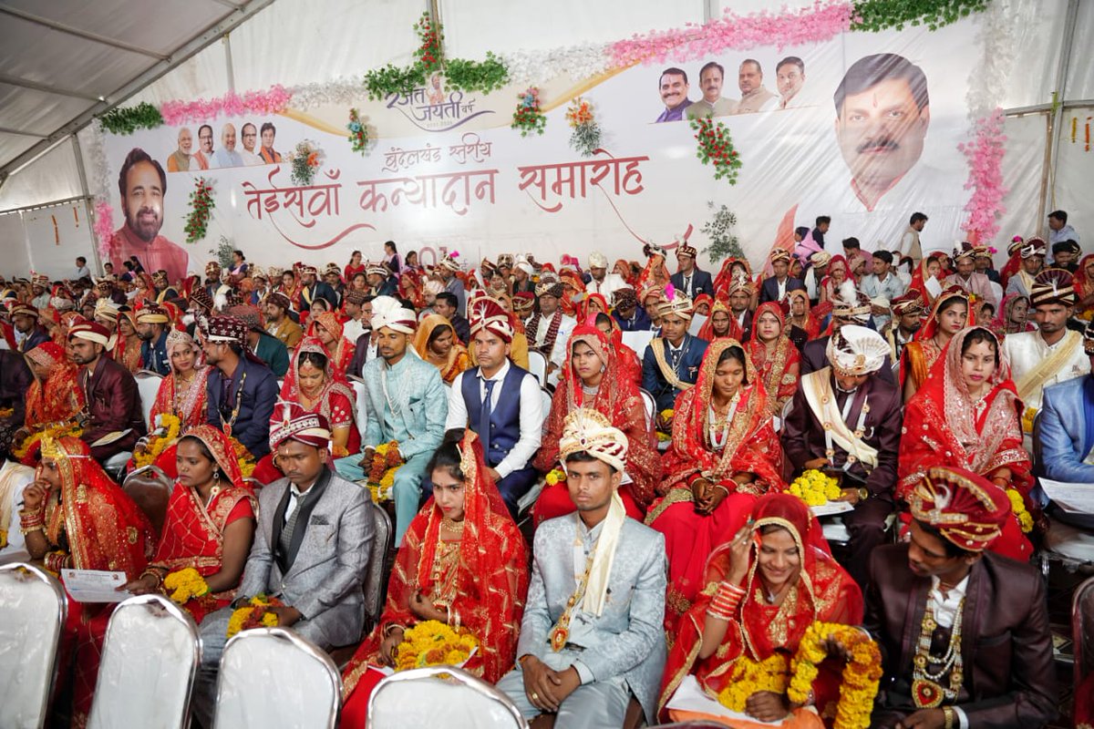 CMMadhyaPradesh's tweet image. मुख्यमंत्री डॉ. मोहन यादव ने सागर जिले के गढ़ाकोटा में आयोजित "सामूहिक विवाह सम्मेलन" में सहभागिता कर नवदम्पत्तियों को आशीर्वाद प्रदान किया।

@DrMohanYadav51 #CMMadhyaPradesh #Sagar