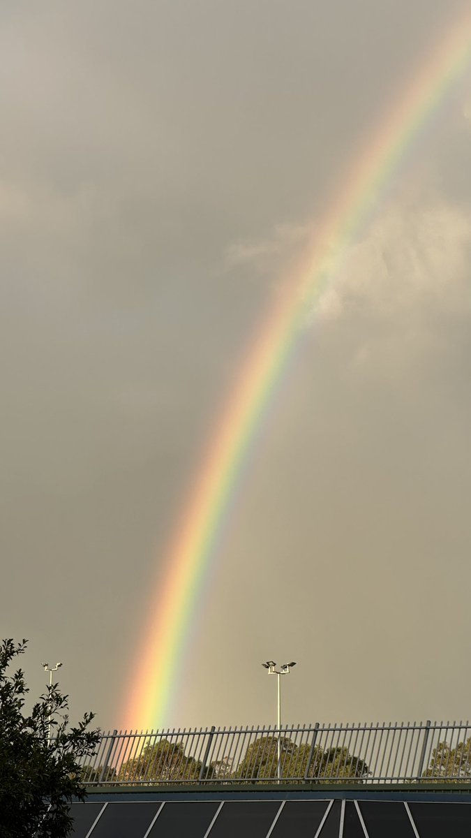 4wding's tweet image. That’s a decent rainbow 🙏🌈
#triggerwarning