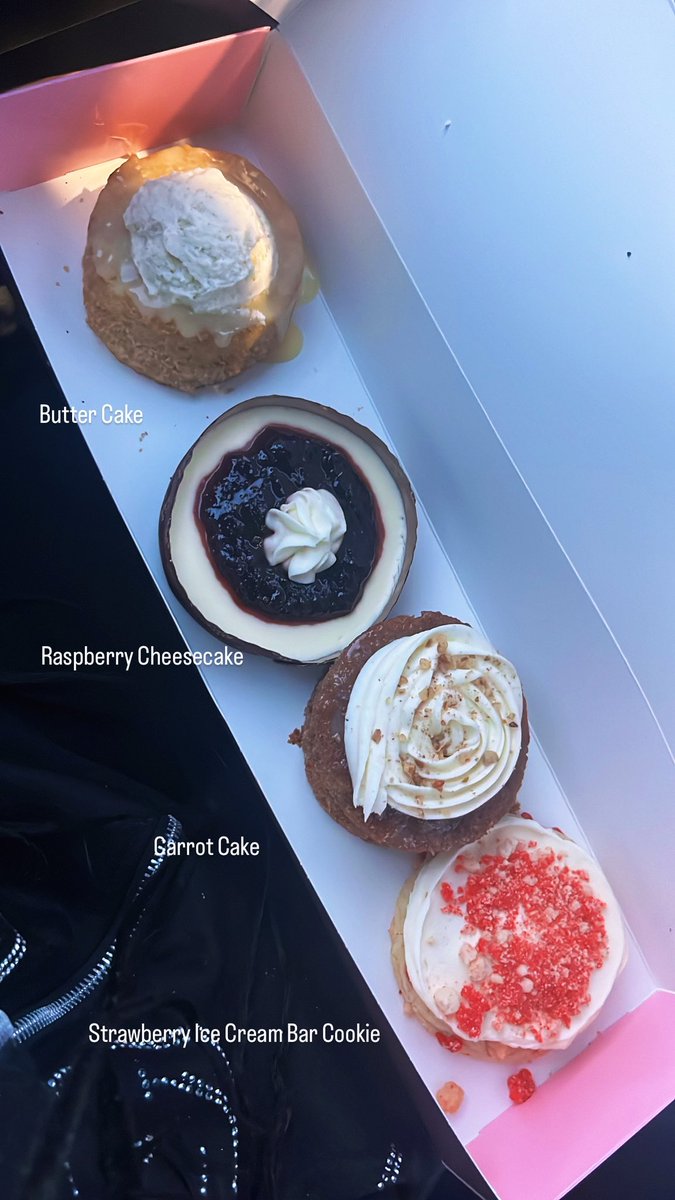 dreceyy's tweet photo. I been on crumble cookie so bad lately https://t.co/Y5VnyDGfK5