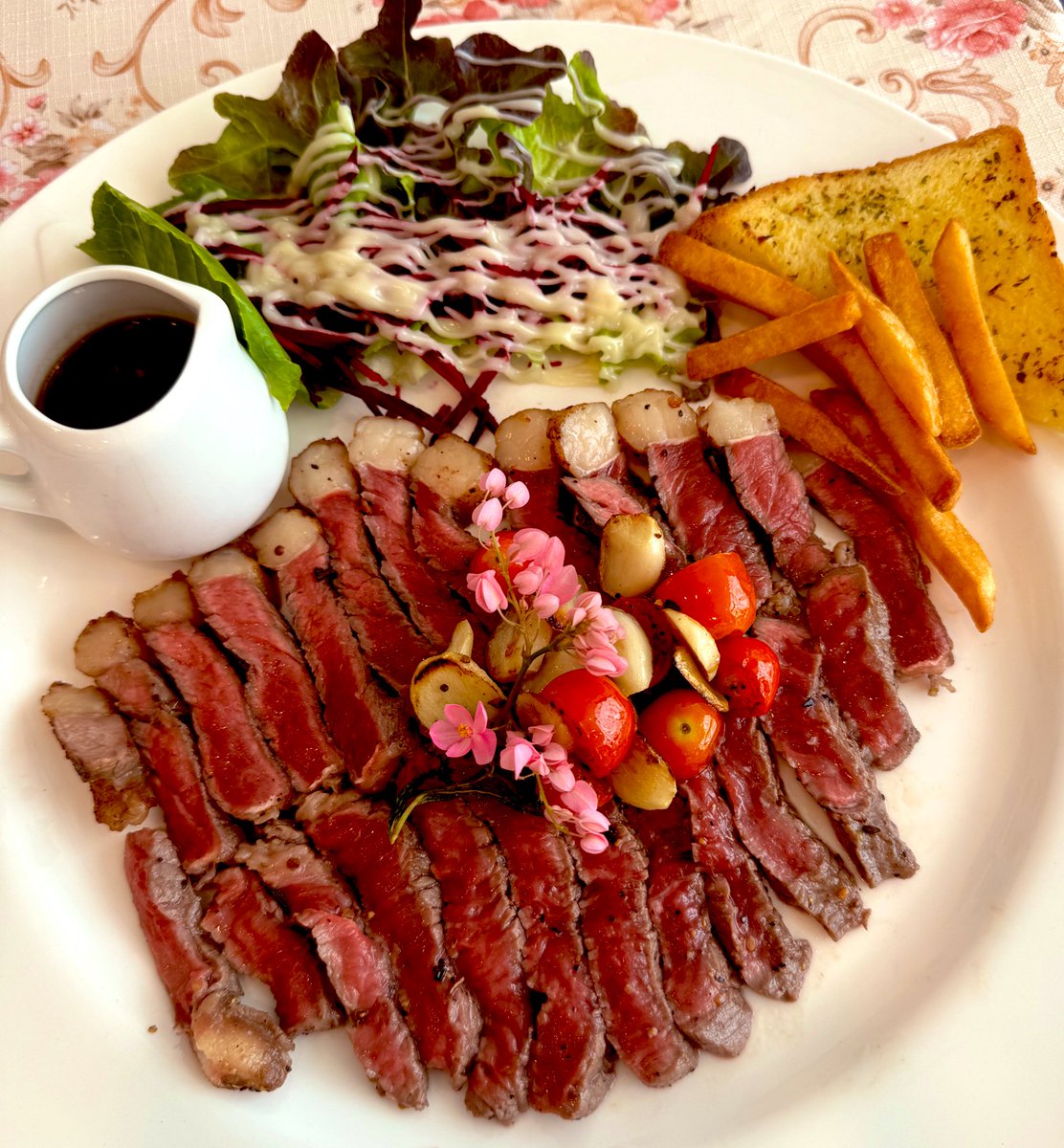 🥩วันนี้ผ่านนครปฐมก็แวะร้านนี้อีกแล้ว “อิ่มอก อิ่มใจ” วันนี้ลองทานเซอร์รอลย์สเต็กดู ราคา 299 บาท บอกเลยว่าอร่อยยยย🥰❤️🪽
