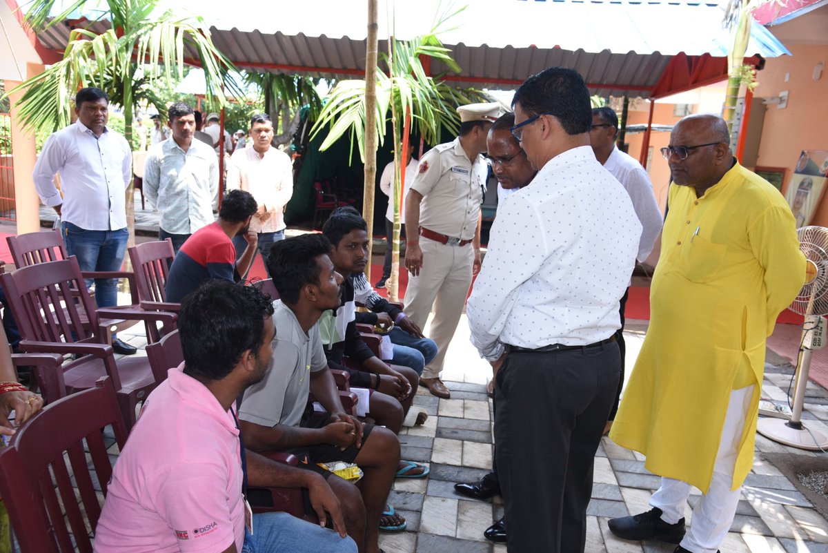cpbbsrctc's tweet photo. ** New hope in criminal reformation**
In a milestone achievement towards bringing criminals back to the mainstream, 25+ offenders and others have donated blood on 30.4.2025 under guidance of @cpbbsrctc &amp; saved the lives of many.
We wish them a clean &amp; crime free life henceforth. https://t.co/JTnKIkqYTs