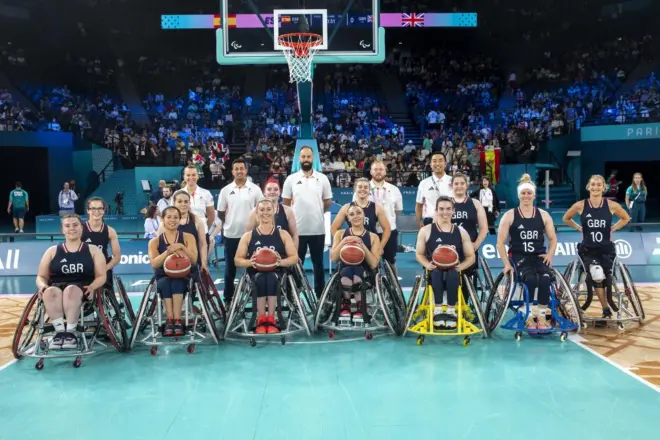 Fundación ONCE (@fundacion_once) on Twitter photo 🏀 <a href="/miguelvaquero_7/">Miguel Vaquero</a>, el español al frente de la selección femenina de #baloncesto en silla de ruedas de Gran Bretaña:
"El objetivo es hacer podio en Los Ángeles".
Lo cuenta para <a href="/marca/">MARCA</a> 👇 <a href="/almu_marca/">Almudena Rivera</a>
bit.ly/4d2OjD2 🏀 <a href="/miguelvaquero_7/">Miguel Vaquero</a>, el español al frente de la selección femenina de #baloncesto en silla de ruedas de Gran Bretaña:
"El objetivo es hacer podio en Los Ángeles".
Lo cuenta para <a href="/marca/">MARCA</a> 👇 <a href="/almu_marca/">Almudena Rivera</a>
bit.ly/4d2OjD2