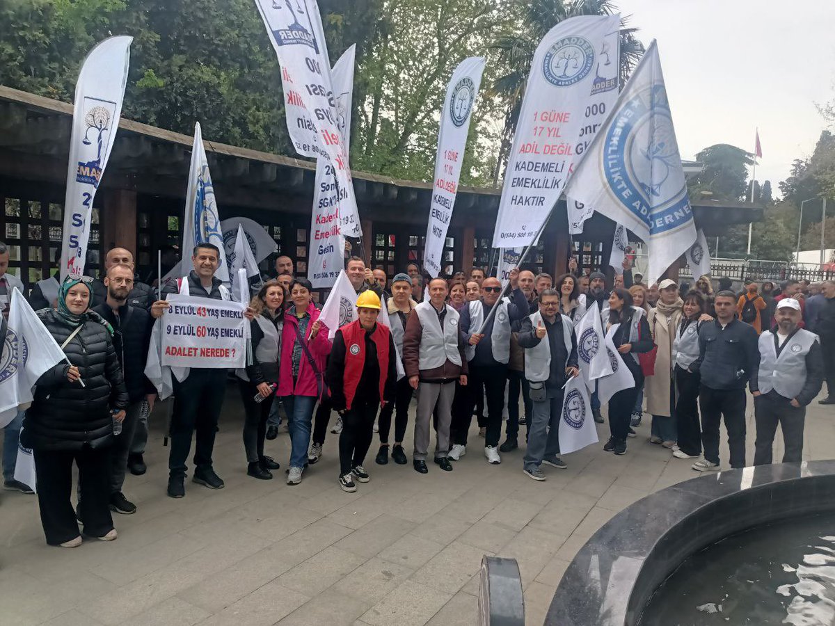 EMEKLİLİKTE ADALET DERNEĞİ ⚖️ (@emaddernegi) on Twitter photo 📣📣📣
Yeni tag <a href="/EmadDernegi/">EMEKLİLİKTE ADALET DERNEĞİ ⚖️</a>
👇👇👇👇👇👇👇👇
#KademeMeydanlarda
“Emeğin olduğu her yerde biz varız, biz buradayız!”
1 Mayıs, sadece bir tarih değil;
Emeğin, hakların ve adaletin savunulduğu gündür!
Bugün, gasp edilen kademeli emeklilik hakkımız için meydanlardayız.
Bugün, 📣📣📣
Yeni tag <a href="/EmadDernegi/">EMEKLİLİKTE ADALET DERNEĞİ ⚖️</a>
👇👇👇👇👇👇👇👇
#KademeMeydanlarda
“Emeğin olduğu her yerde biz varız, biz buradayız!”
1 Mayıs, sadece bir tarih değil;
Emeğin, hakların ve adaletin savunulduğu gündür!
Bugün, gasp edilen kademeli emeklilik hakkımız için meydanlardayız.
Bugün,