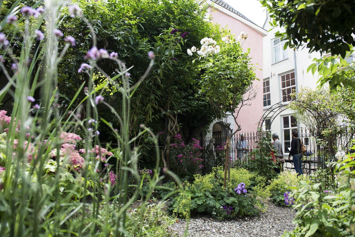 De verkoop van de passe-partouts voor de Open Tuinendag Utrecht 2025 is gestart! Vanaf vandaag te verkrijgen bij de Utrecht winkel/VVV aan het Domplein of via de webshop: utrecht-winkel.nl/products/passe… Kijk voor meer informatie op onze webstie: opentuinendagutrecht.nl