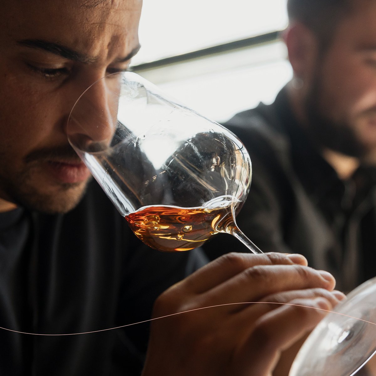 ¡Feliz #DíaDelTrabajador! Hoy agradecemos a todos los que hacen posible el vino que amamos: viticultores, vendimiadores, enólogos, embotelladores, distribuidores, sumilleres y tantos otros. Su dedicación es el corazón de cada copa.

¡GRACIAS!

#VinoDeEspaña #OIVE #Gracias