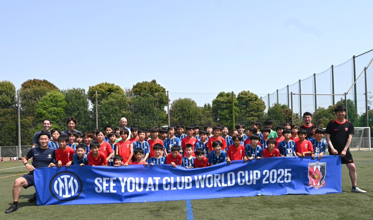 REDSOFFICIAL's tweet photo. 6月の @FIFACWC での対戦前に、@Inter とクラブ間で交流を行いました🤝

レポートはこちら🔽
・SoccerKing
https://t.co/g00OdCRlAO

・INTER 
https://t.co/qje61qXcV3

⚽️6.21  URAWA🇯🇵 vs INTER🇮🇹

#urawareds #浦和レッズ #FIFACWC https://t.co/RZomocqAw9