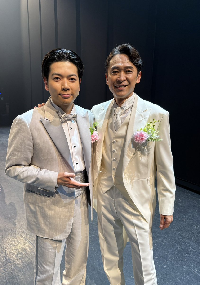 20thCentury_SIN's tweet photo. 本日、ミュージカル「ホリデイ ・イン」が
千秋楽を迎えてしまいました。
楽しい時間を過ごす事が出来ました。
ご来場の皆様ありがとうございました！！！
#どーぞ

坂本

#トニセン
#ホリデイ・イン https://t.co/FtD8fZ64pu