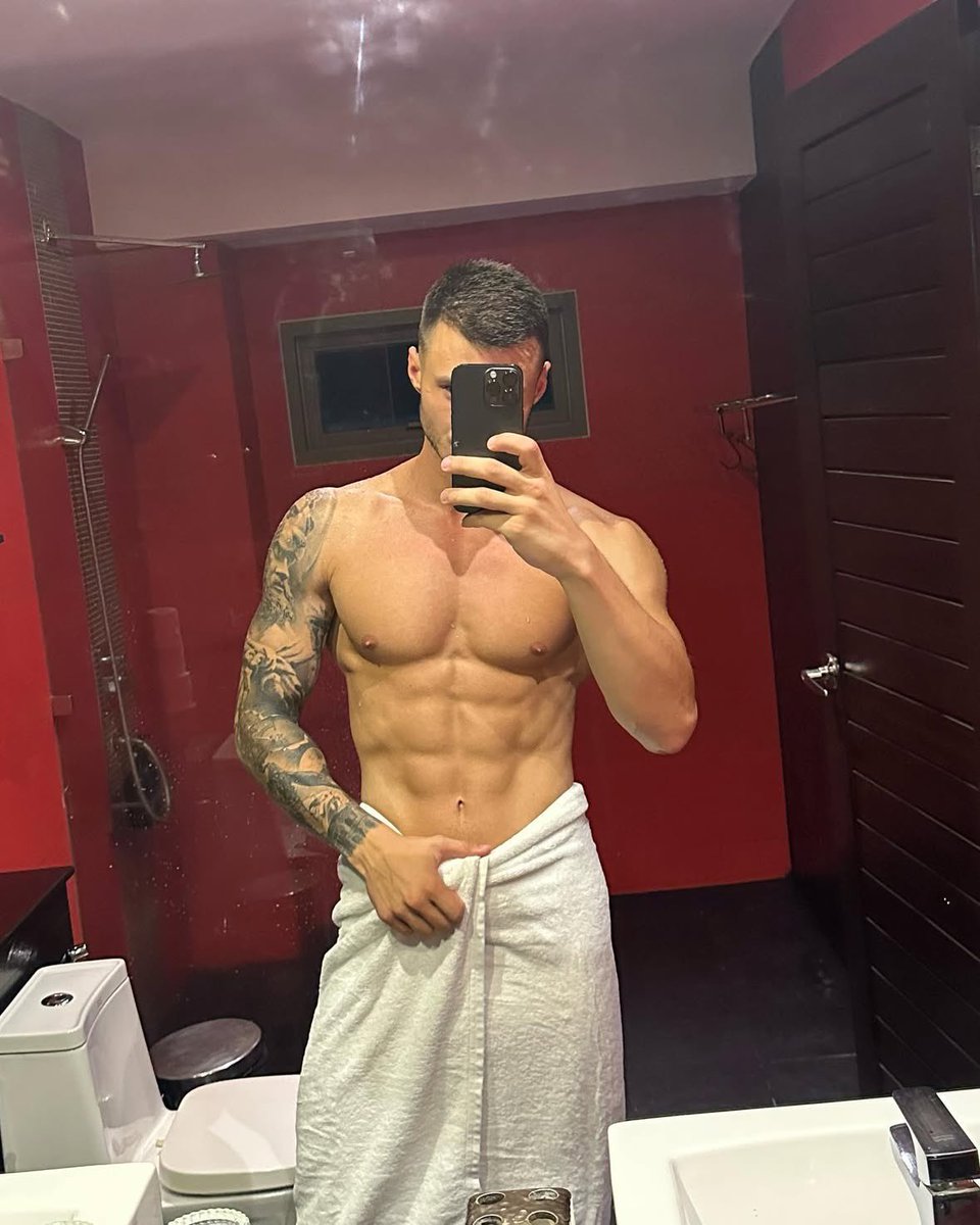 Max B - LA model tweet media