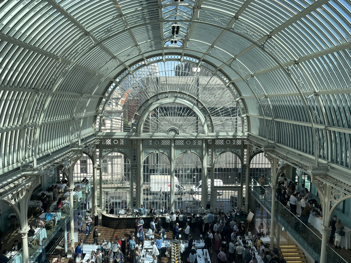 adrianpgibson's tweet photo. Stumbled across this wine tasting event at the Royal Opera House this week so we felt we had to join suit on their Terrace Bar with stunning views over Covent Garden 🍷

#royaloperahouse #winetasting #dayout #terracebar #coventgarden #londonviews #dayout #heatwave #london https://t.co/lOOEvANDyv