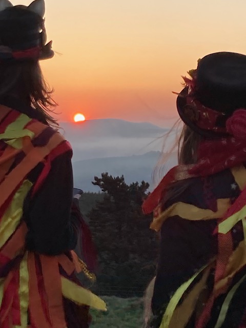 b1ackbird333's tweet photo. @ST0NEHENGE Amazing picture, @ST0NEHENGE !  You rock!! 🤘
We were up on #WindgatherRocks, Derbyshire at 5am with #Powderkegs Morris  for #Beltane to see them
'Dance up the Dawn' 
And for the first time in years, there wasn't mist...just the most amazing sunrise ❤️🧡💥   Blessed be https://t.co/7FoNkTtlZD