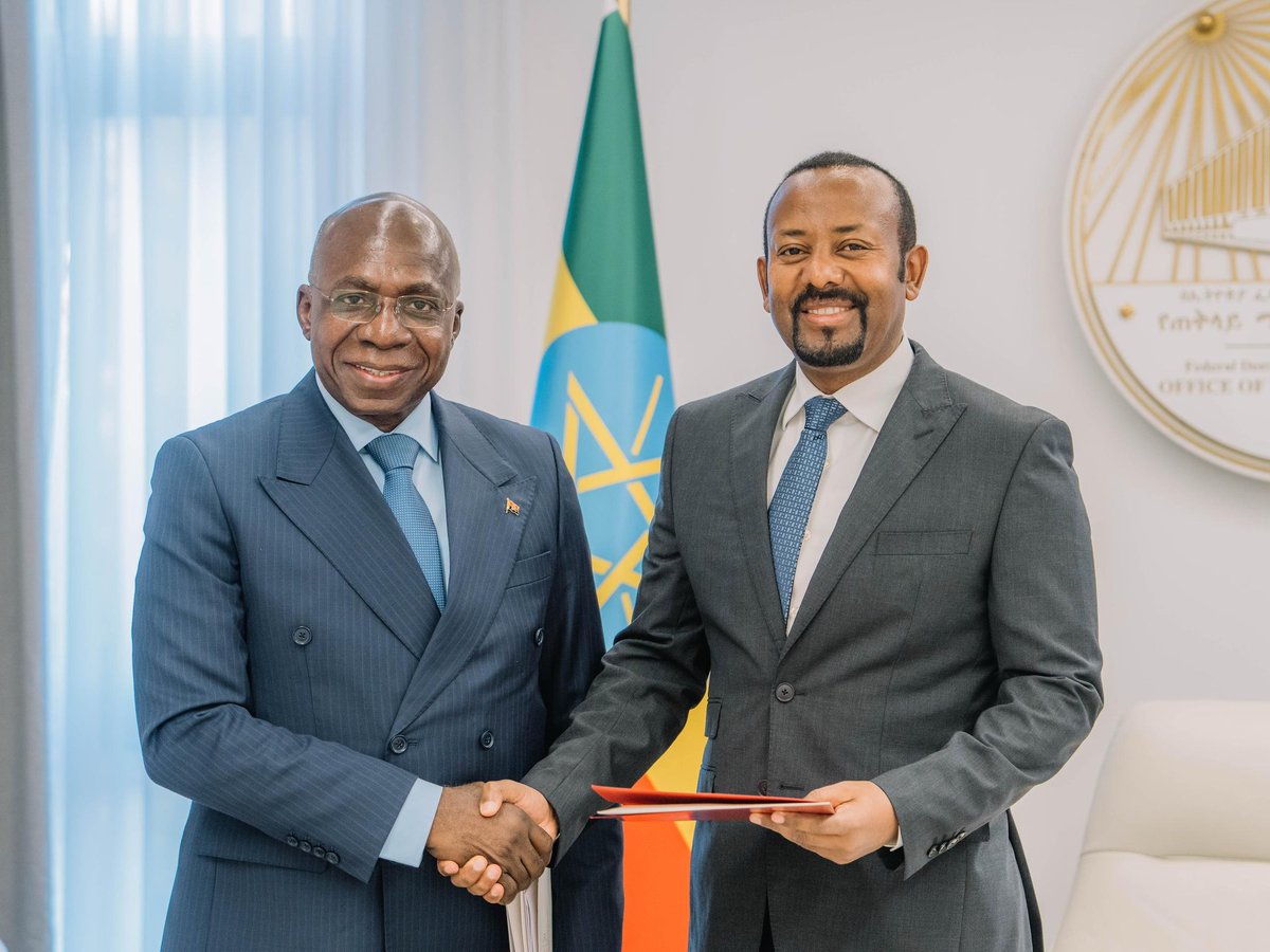 AbiyAhmedAli's tweet photo. This morning, I welcomed Téte António, Minister of External Relations of the Republic of Angola, to my office in his capacity as Special Envoy of President João Manuel Gonçalves Lourenço, who delivered a message on behalf of the President. https://t.co/dZSpmJtTXp