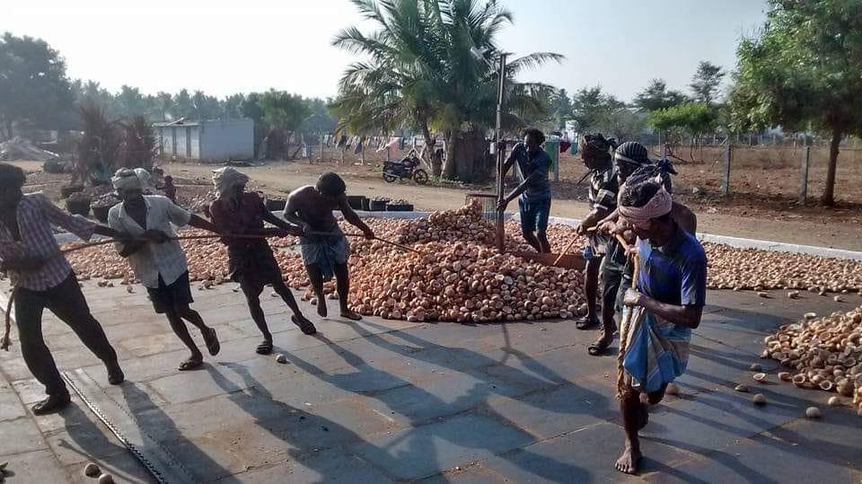 DevarajSdevaraj's tweet image. இல்லாமை இல்லா உலகமொன்று தோன்றுதற்கு
நில்லாமல் நின்றுழைக்கும் நெஞ்சுடையோர் ....மேதின வாழ்த்துகள்