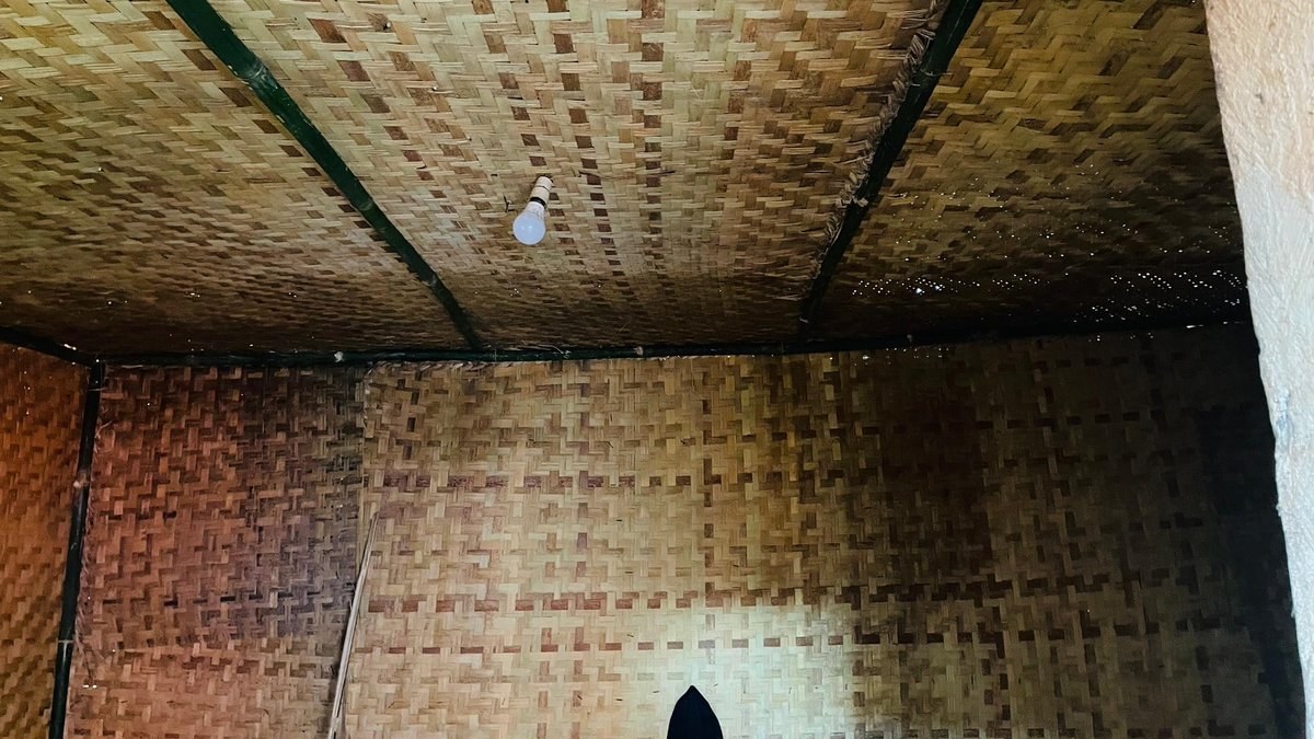 AbdallahMachy's tweet photo. Heat waves are hitting harder each year — and it’s the informal settlements that suffer most. Poor housing, no shade, no cooling. Climate justice means protecting the most vulnerable. #HeatWave #ClimateJustice #UrbanResilience https://t.co/MZttZYmxms