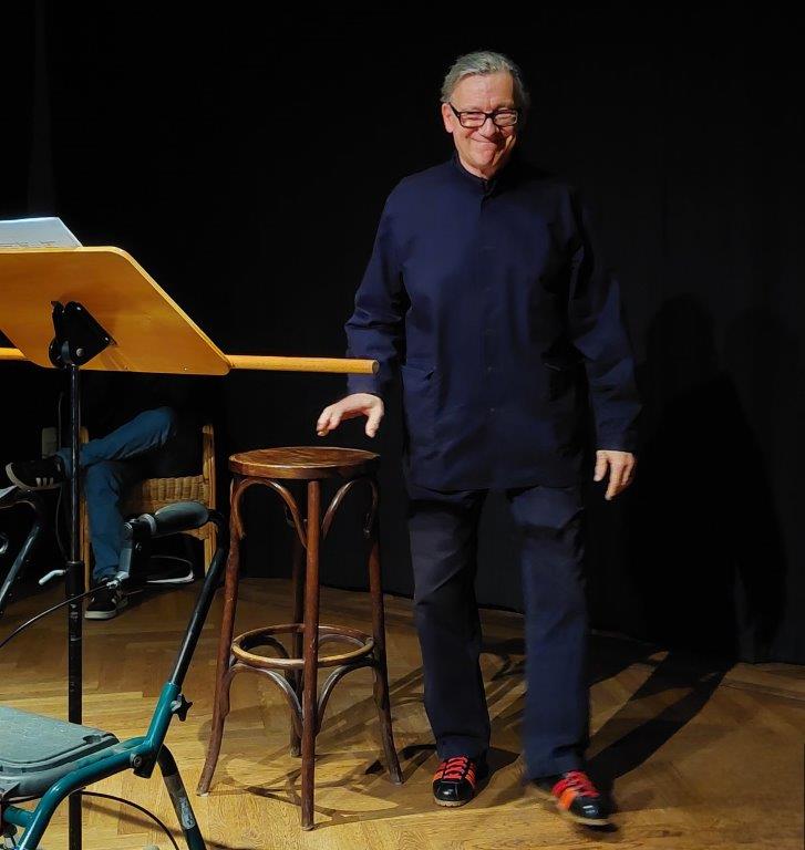 ReinhardHelle's tweet photo. Die SCHWARZE NACHT Nr. 224 wird als eine der ungewöhnlichsten SCHWARZEN NÄCHTE in Erinnerung bleiben
Zunächst brillierte Hannes Hellmann mit einer Interpretation des "Vortrags über nichts" von John Cage
Der 2. Teil: "Four" von John Cage. Hervorragend: das TonArt String Quartett https://t.co/iZhMABCpFE