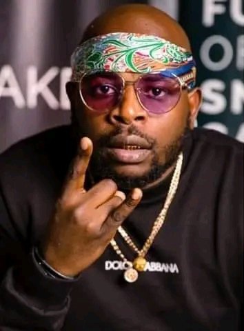 MDNnewss's tweet photo. DJ Maphorisa showing off a stack of British pounds. https://t.co/P4aJO7S4lu