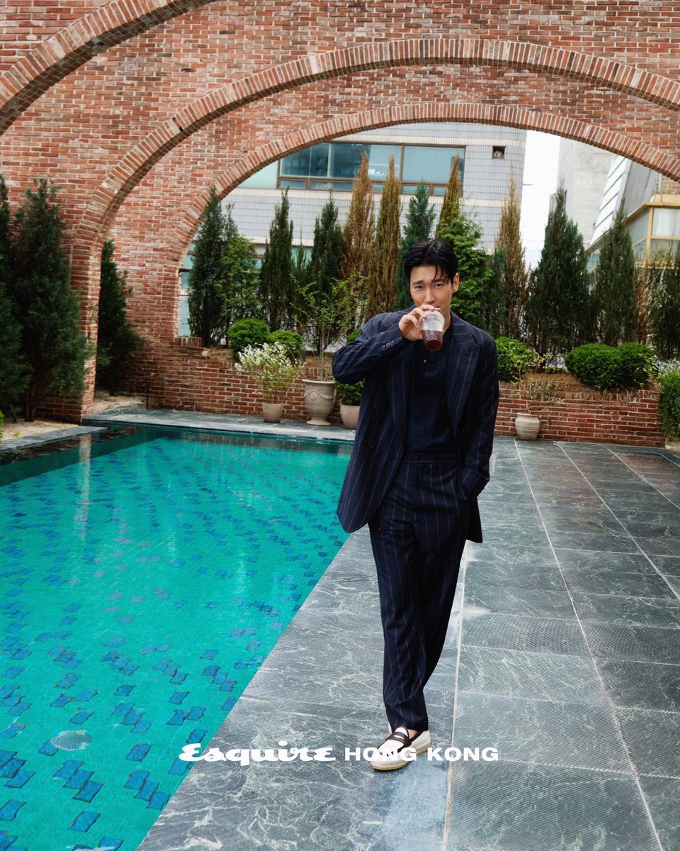 siwonbbls's tweet photo. [250501] 🐴💭

It's a gift.
Unreleased shot. https://t.co/YRYZlp82bW