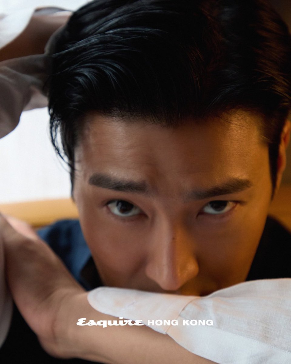 siwonbbls's tweet photo. [250501] 🐴💭

It's a gift.
Unreleased shot. https://t.co/YRYZlp82bW