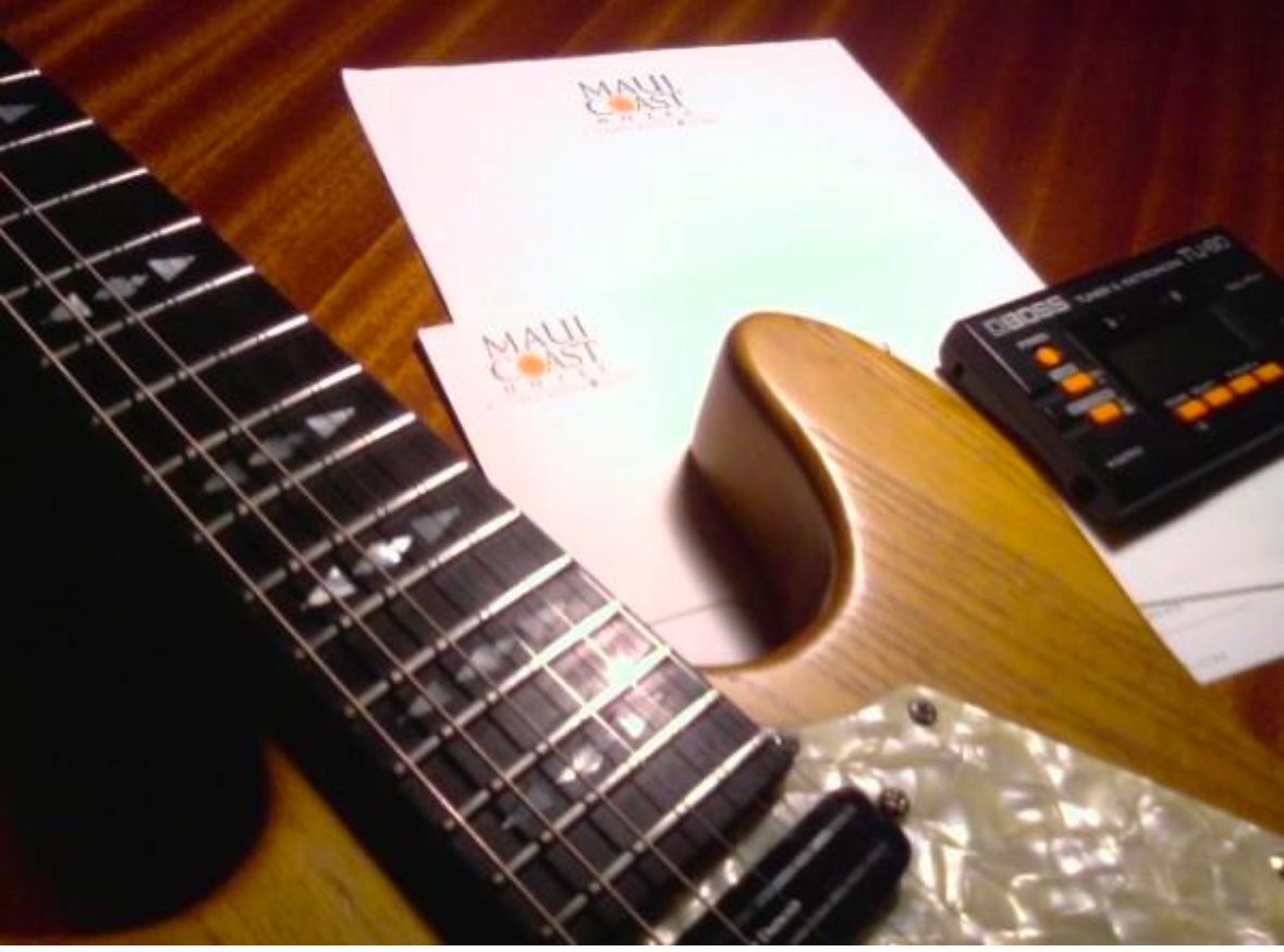 dalehauskins's tweet image. ...but sadly not one hand crafted German made #Framus with warm #SeymourDuncan @SeymourDuncan literally in the house. framus.de/en/Framus.html