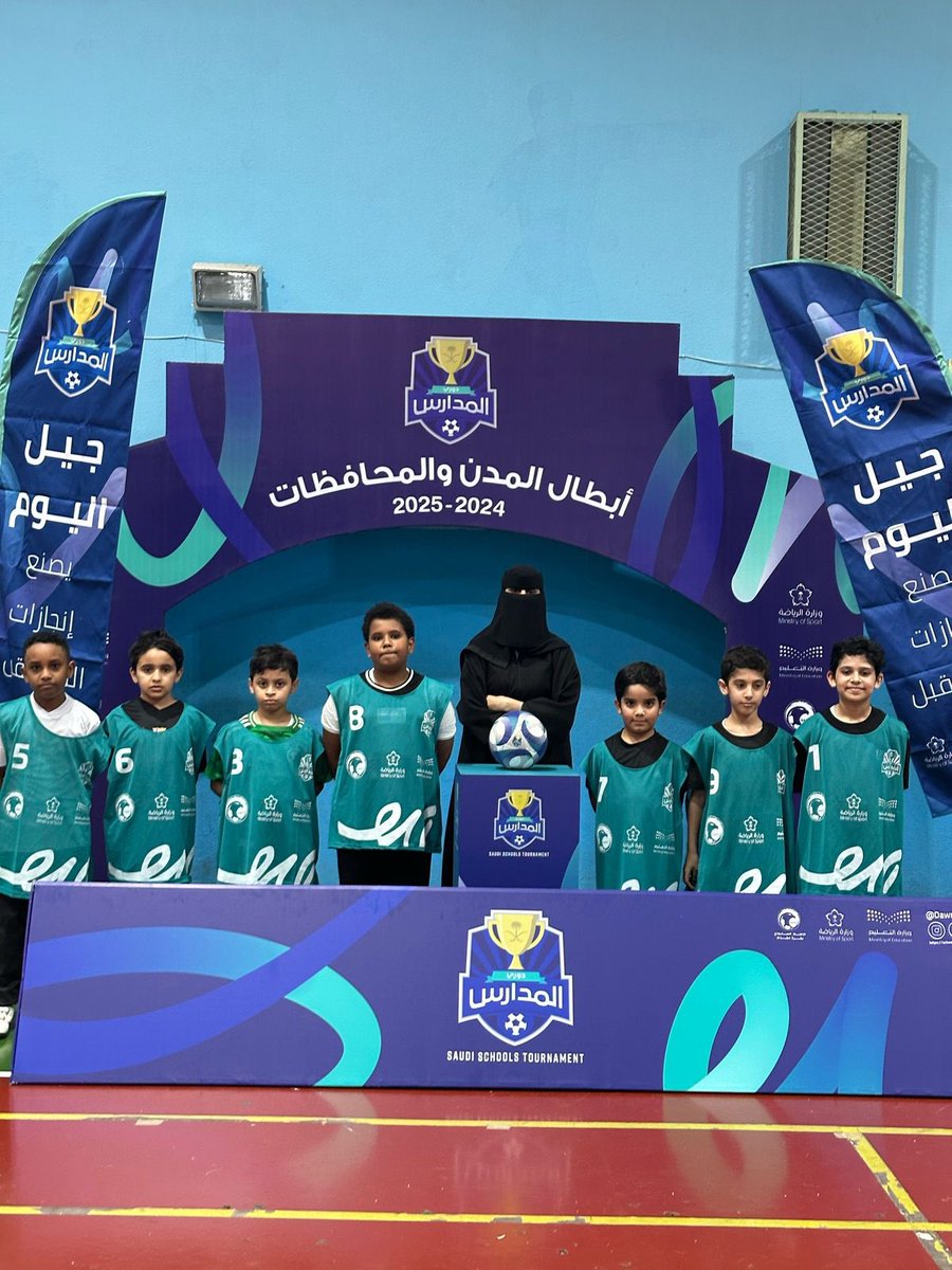 يتصدر فريق أبطال رياض الرتاج بمجموع 6نقاط 
في دوري المدارس لم نلعب فقط لنفوز بل لعبنا لنثبت أن روح الفريق تصنع الفارق