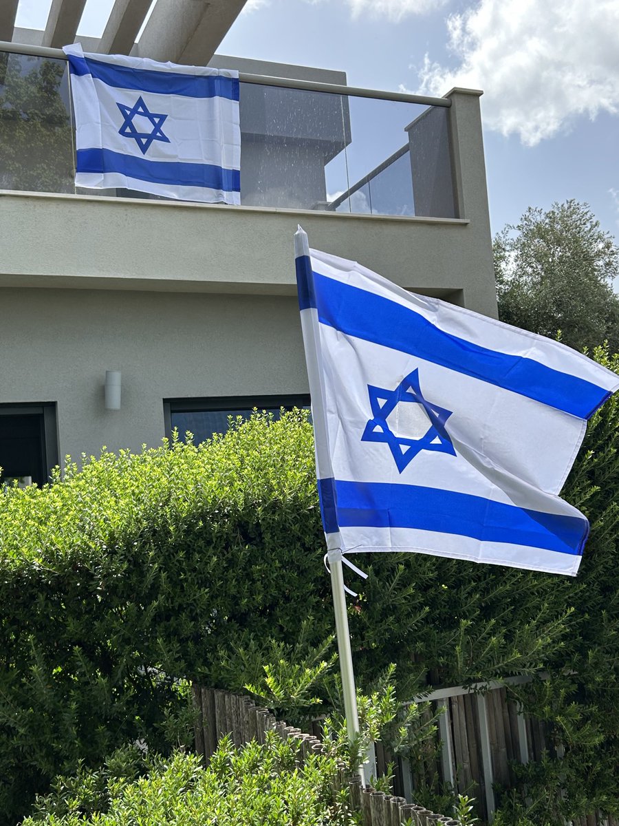 FamilyGuy_2022's tweet image. С праздником, дорогие израильтяне! 😘 Мангалы готовы? 😀