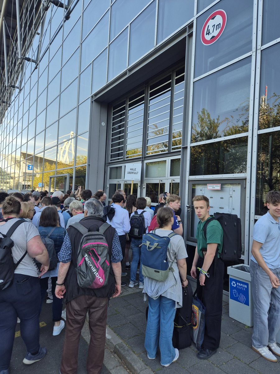FlOppermann's tweet photo. Ich hätte 10 Minuten früher aufstehen sollen
#Kirchentag2025 #DEKT https://t.co/EsjY11Fy8p