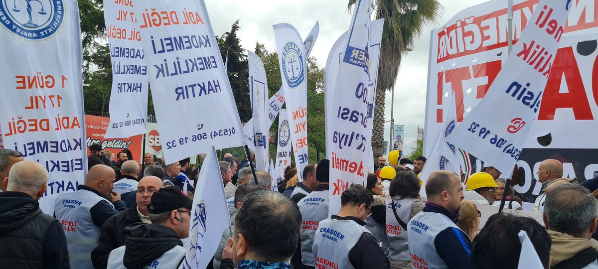 1 güne 17-20 yıl geç emeklilik Zulmüne karşı..
#KademeMeydanlarda