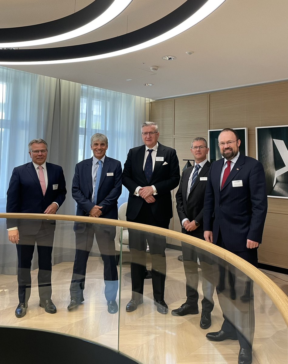 Wertvolle Gespräche zwischen <a href="/citylordmayor/">Lord Mayor of London, Alastair King</a> &amp; Unternehmen über das weltweit führende Angebot des VK an Finanz-&amp; Unternehmensdiendtleistungen &amp; einschliesslich des bevorstenden 🇨🇭-🇬🇧 Berne Financial Services Agreement. <a href="/Zurich/">Zurich Insurance</a> <a href="/EFGInt/">EFG International</a> <a href="/Schroders/">Schroders</a> <a href="/The_BSCC/">The British-Swiss Chamber of Commerce</a> <a href="/GenTwoAG/">GenTwo</a> <a href="/cityoflondon/">City of London</a>