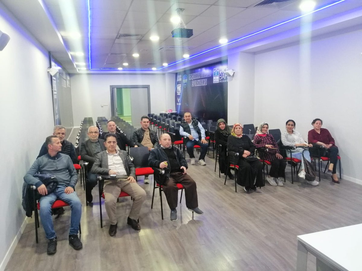 🇹🇷 30.04.2025 AK Parti Bağlar Mahallesi sorumlumuz meclis üyesi sn Şerif Dağ ilçe yönetim kurulu üyesi Sayın Erhan Çelik ve Yeni Mahalle başkanımız Gökhan gönültaş'ın riyasetinde toplantımız yapıldı alınan kararlar hayırlara vesile olsun🤲