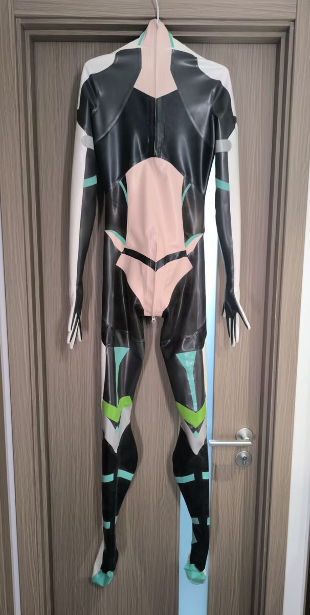 お客様の写真をお待ちしています(´-ωก`)
#latex  #latexsuit  
#ラバースーツ
#ラテックススーツ
#フェティッシュファッション
#ボディスーツ
#latexfetish
#latexfashion
#全身タイツ