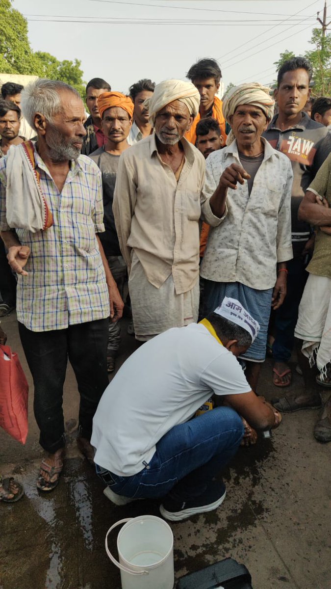 AAP4Mp's tweet photo. #AAPNeemuch के साथियों ने आज अंतर्राष्ट्रीय मजदूर दिवस पर मजदूर भाइयों का सम्मान करके #AAPMP_सदस्यता_अभियान की शुरुआत की!

#JoinAAPMP #AAPMadhyaPradesh #AamAadmiPartyMP https://t.co/pNNsOqAahQ