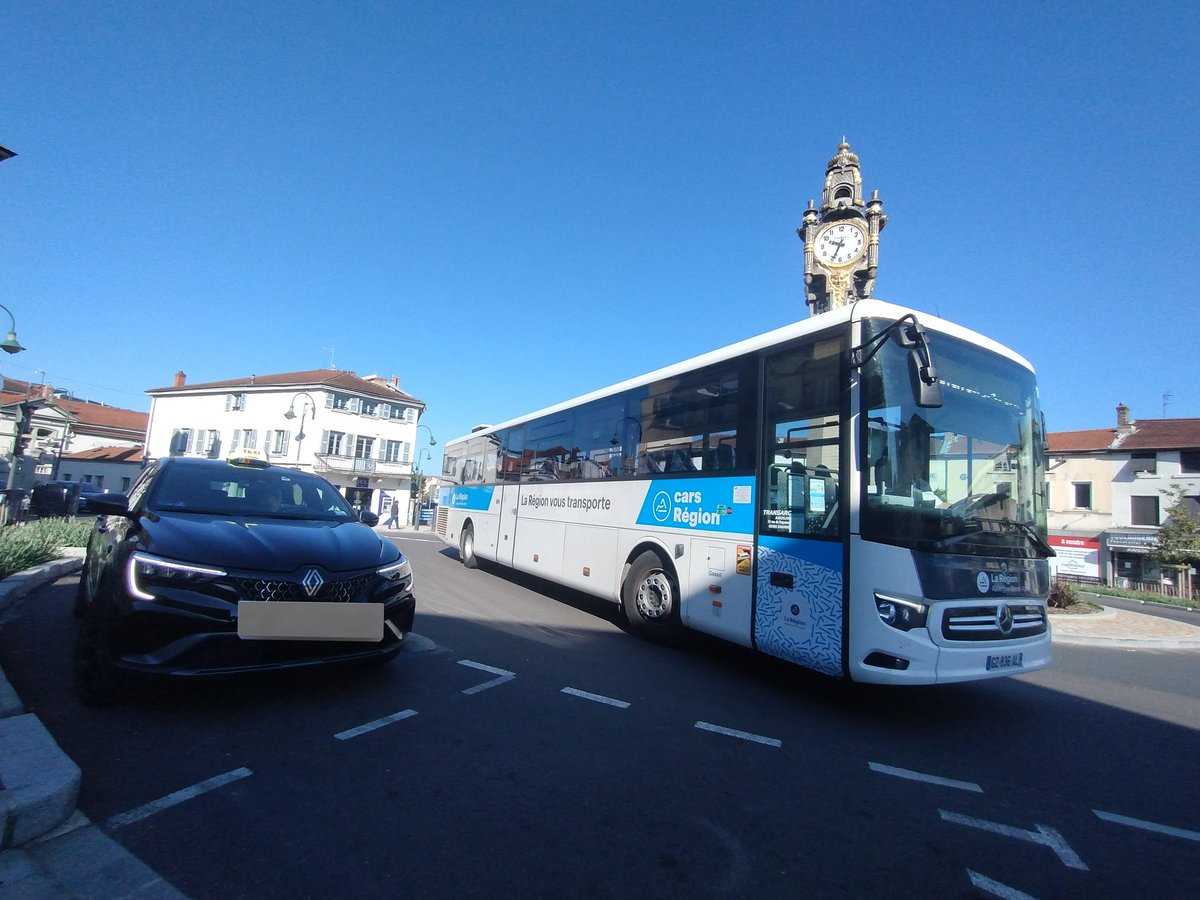 florian_bonet's tweet photo. Aujourd'hui #1erMai, se déplacer autrement qu'en voiture individuelle peut être une épreuve pour certains. Mais il existe des solutions à base de #transportsencommun (#TER) et de #covoiturage et autre #autopartage. Et la #solutionvélo reste évidemment toujours disponible. https://t.co/k56Nv8YPWW
