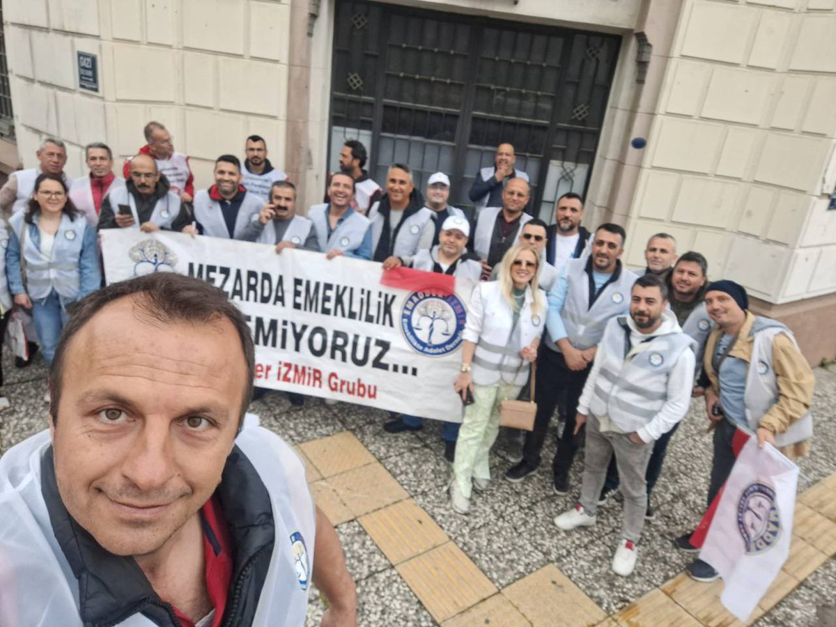 Arkadaşlar bugün hedef #1 ve kalıcı olmak.

Şu tag’ı görüpte Tweet atmayan var ise ve Kademe bekliyor ise büyük hakka girer! 

Bugün en az 50.000 Tweet bekliyoruz!

Hakkımız için, meydanlarda sabahın köründe kalkıp bizler için mücadele eden arkadaşlarımız için ve Allah rızası