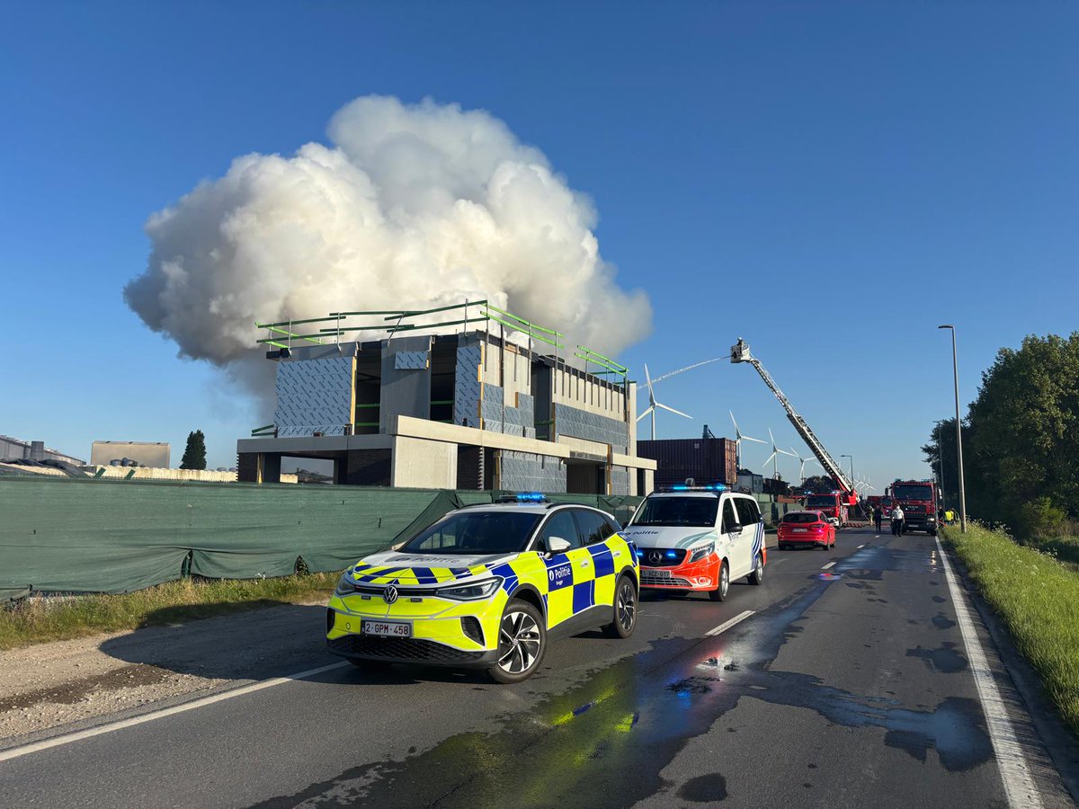 PolitieBrugge's tweet photo. UPDATE BRAND
Ramen en deuren mogen weer open. De brand is intussen volledig onder controle. Bedankt om dit bericht te delen.
#altijdwaakzaam https://t.co/zA0Mwt0ukK
