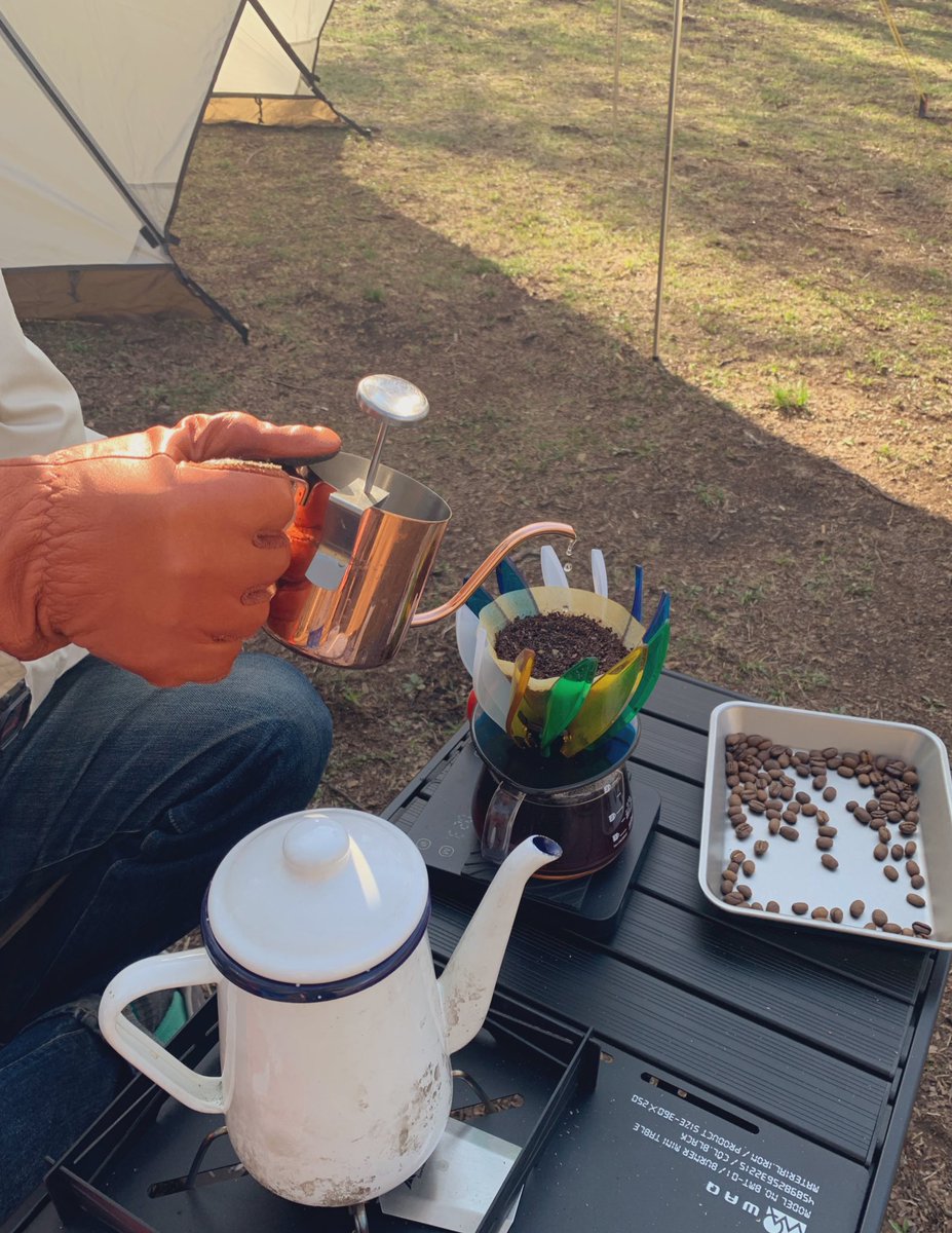 whitebirch_camp's tweet photo. お客様から焙煎したてのトラジャ豆のコーヒーいただきました☕️

美味しく淹れる方法までも😄

ありがとうございます😊

＃whitebirch_camp_field https://t.co/OUSG52KM8i
