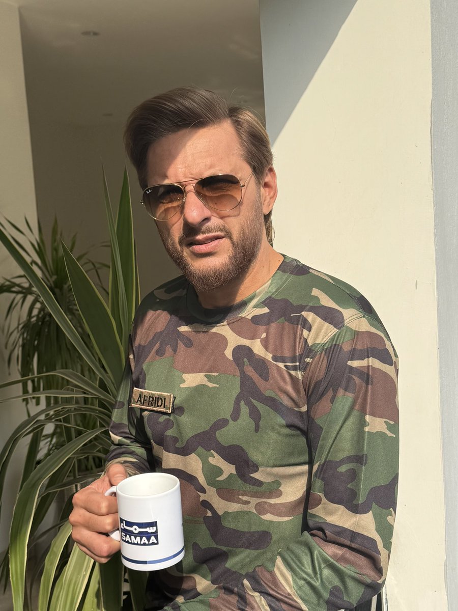 شاہد آفریدی بھائی سے فون پر بات ہوئی اور پاکستان کے لیے ان کا جذبہ دیکھ کر آنسو آگئے آفریدی بھائی کا کہنا ان کے والد بھی پاکستان کے لیے لڑے تھے اور ان کے لیے بھی سب سے اول پاکستان ہے  وہ کہتے پاکستان ہے تو ہم ہیں آفریدی بھائی اپنے ذاتی پیسے سے فاونڈیشن چلاتے ہزاروں غریبوں کی بچوں