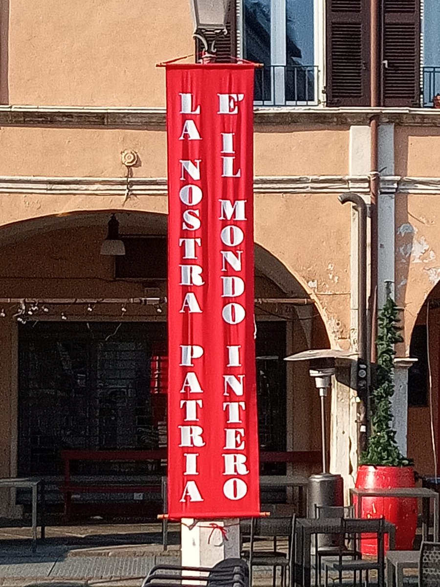 ColuiVede's tweet photo. La piazza di Brescia ferma agli anni 70 con pensieri ormai vecchi e che puzzano di morte.
@itsmeback_ @fratotolo2 https://t.co/rLHnDPr81a