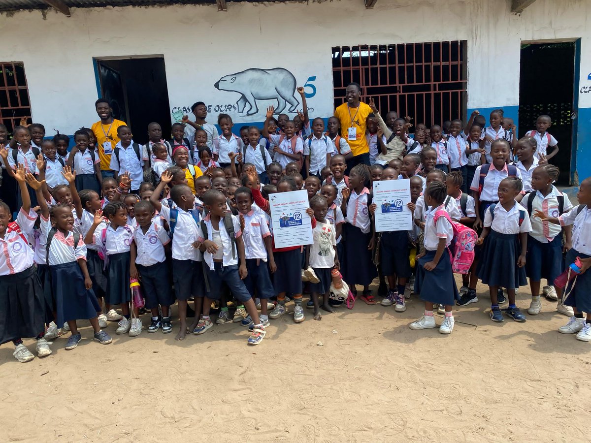 perry_fanafio's tweet photo. Dans le cadre de la #SST12, on a animé une activité à l’école chrétienne Bel Horizon au gin fond de Mont-Ngafula autour du thème :
« Les plantes contre l’érosion des sols ».
La science, c’est aussi dans les quartiers reculés.
#SciencePourTous #MalaikaWaKitabu https://t.co/lox9cT88cG