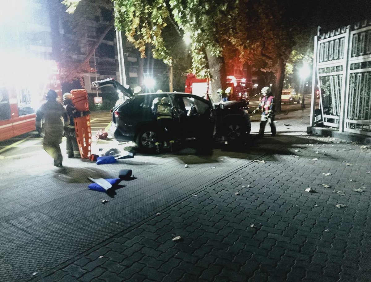 Cuerpo de Bomberos de Santiago tweet media