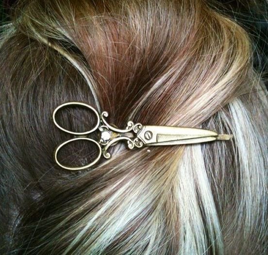 blythedollete's tweet photo. scissors style hair pins! https://t.co/fGcqlmj2Di
