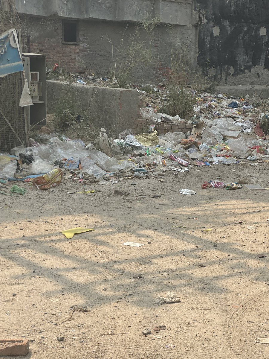 looking4peace2's tweet photo. @noida_authority @dmgbnagar @myogiadityanath Transformers  par aag Lange ka dar lagta  that��s he  he. https://t.co/lLeZxmJH8j