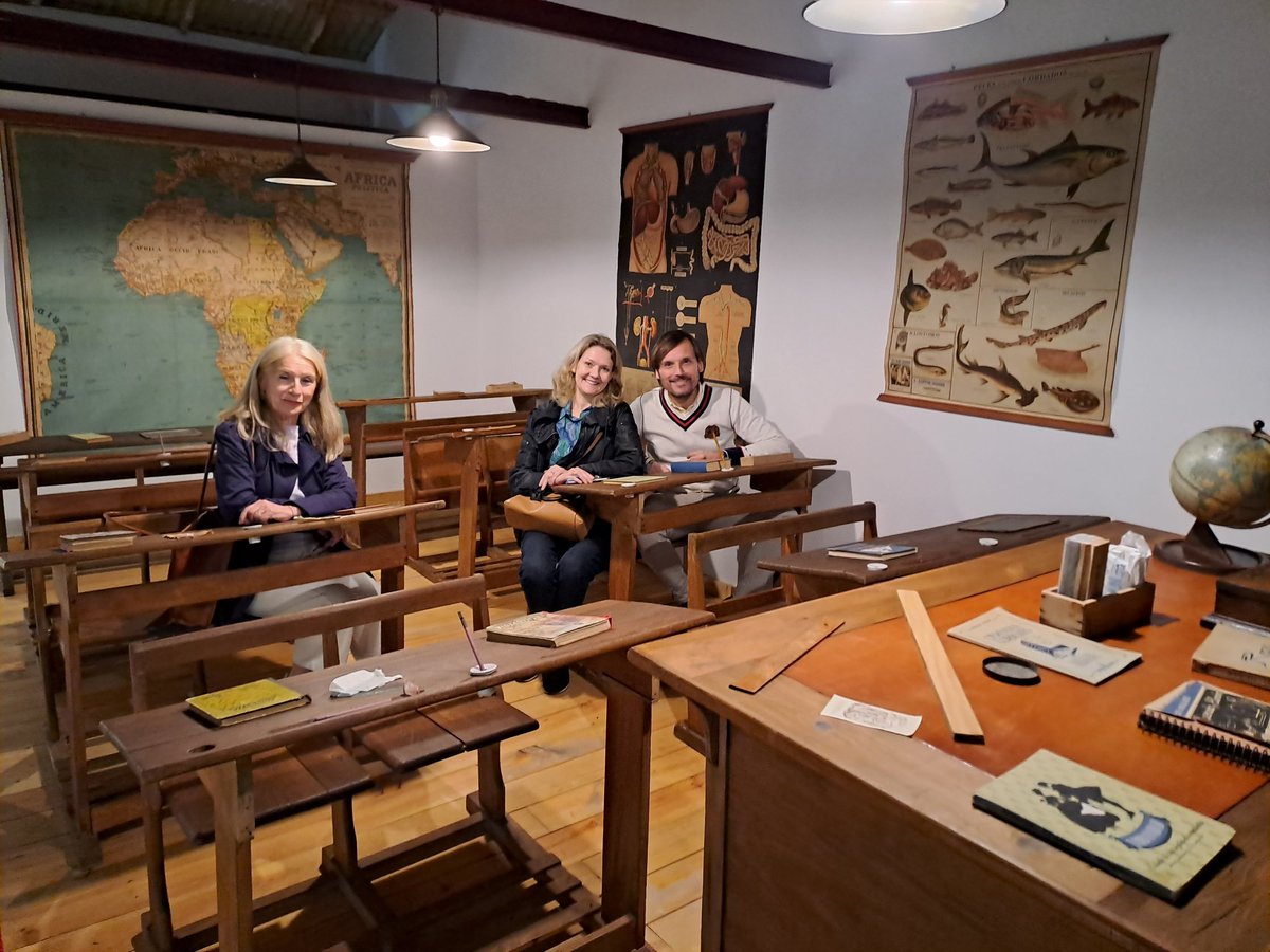 Visita institucional al Museo Pedagógico de la Universidad de Huelva. Muy agradecido a la profesora Inmaculada González por su atención y acogida. Espacios que nos ayudan a pensar y sentir la escuela del ayer.