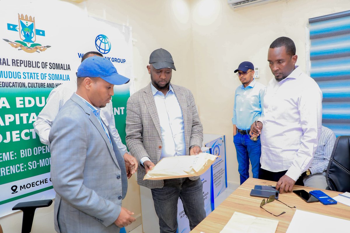 Wasiirka Wasaaradda Waxbarashada Galmudug, Mudane Maxamed Xashi Dhoore, ayaa daahfuray tartanka shirkadaha dhisaya 5 dugsi oo laga hirgelinayo Galmudug.

Munaasab ay goobjoog ahayen maamulka Dhusamareb, howl-wadeennada SEHCO 2diisa heer iyo shirkadaha tartamaya.