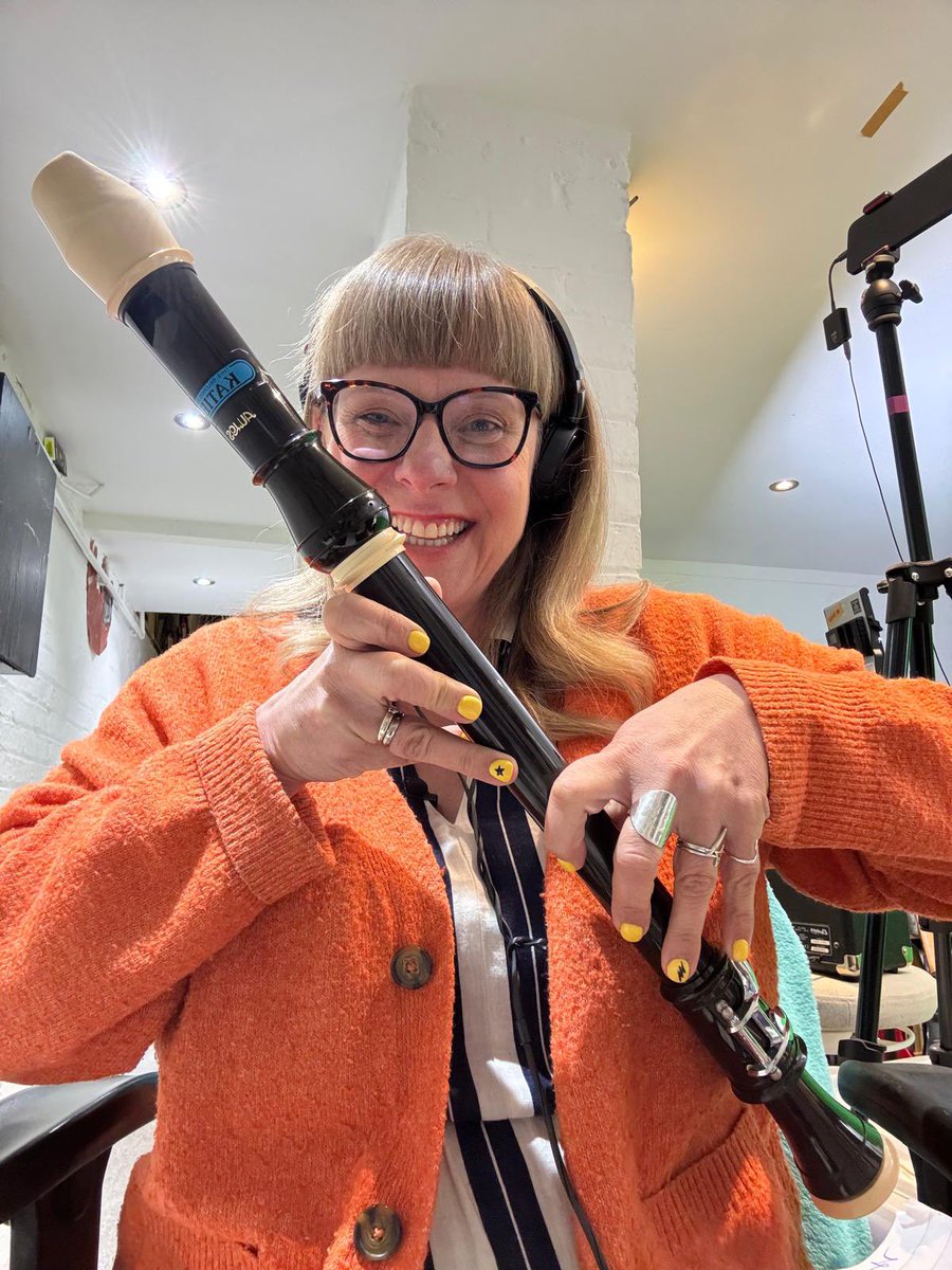Andy Collins (@andyshowbiz) on Twitter photo <a href="/Kate_Kinsella/">kate kinsella</a> will be back live on <a href="/BBC3CR/">BBC Beds, Herts & Bucks</a> showing off her marvellous recorder skills at 9:45🤩
Listen here: bbc.co.uk/sounds/play/li… <a href="/Kate_Kinsella/">kate kinsella</a> will be back live on <a href="/BBC3CR/">BBC Beds, Herts & Bucks</a> showing off her marvellous recorder skills at 9:45🤩
Listen here: bbc.co.uk/sounds/play/li…