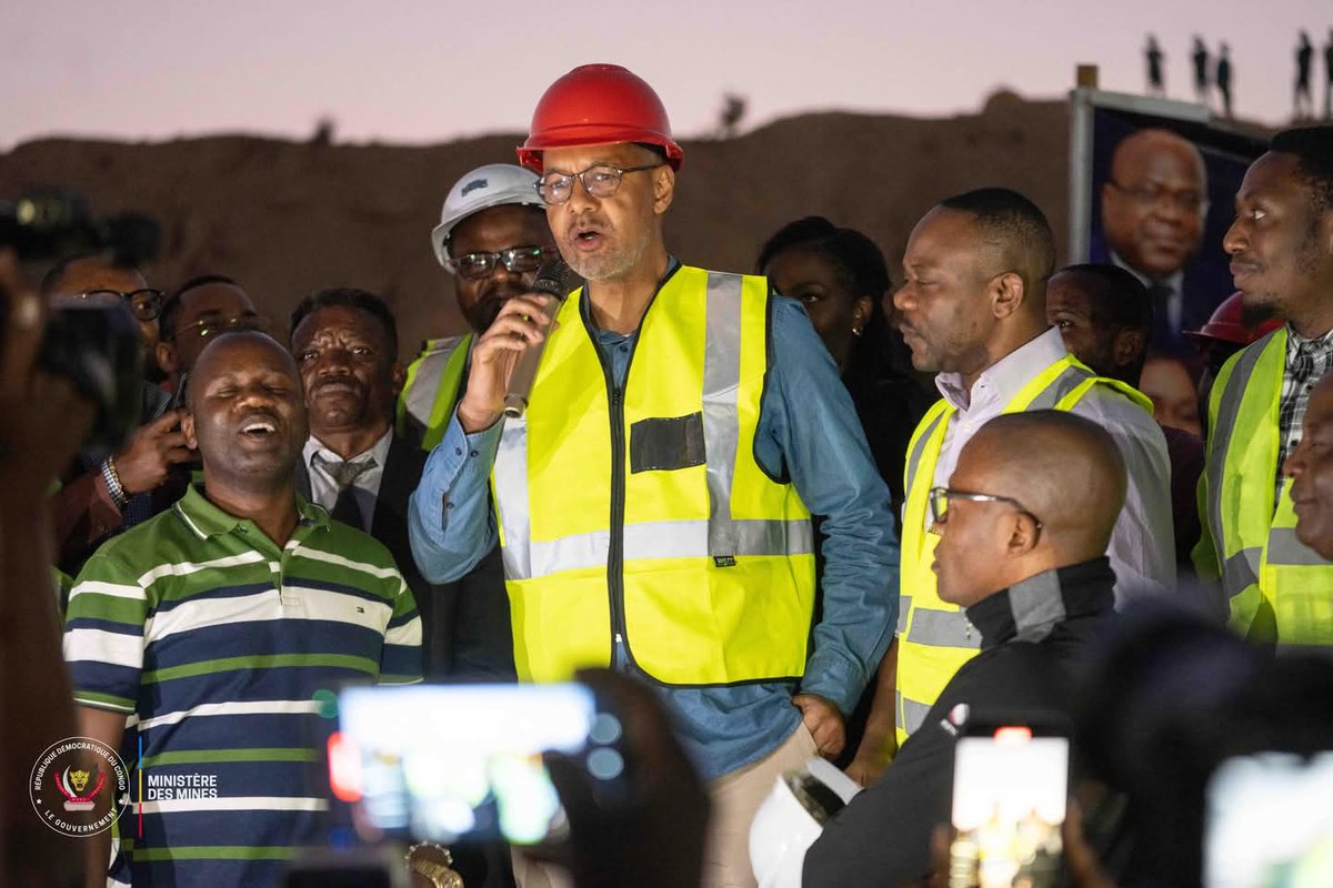 Kizito Pakabomba (@kizpaka) on Twitter photo #RDC_MINES | 1er Mai
Le <a href="/MinMinesRDC/">Ministère des Mines - RDC</a> rend hommage à tous les bâtisseurs de la RD Congo en cette Journée du Travail.
#JournéeDuTravail #RDC_MINES | 1er Mai
Le <a href="/MinMinesRDC/">Ministère des Mines - RDC</a> rend hommage à tous les bâtisseurs de la RD Congo en cette Journée du Travail.
#JournéeDuTravail
